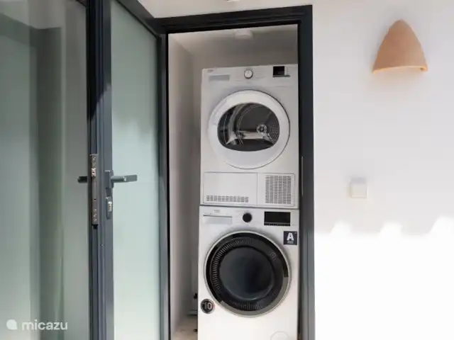 Wasmachine en droger zijn ook aanwezig